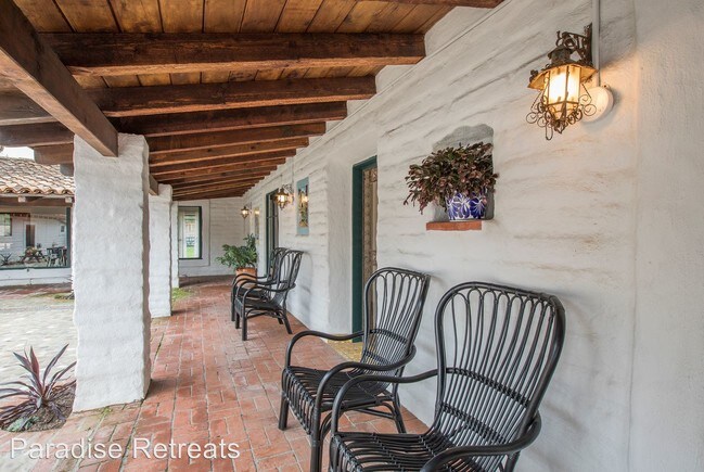 Building Photo - 1469 La Vereda Ln