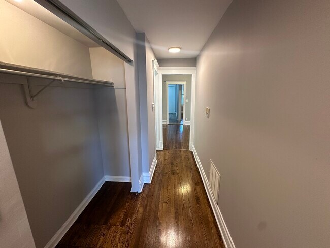 Foto del edificio - 6110 S Ingleside Ave