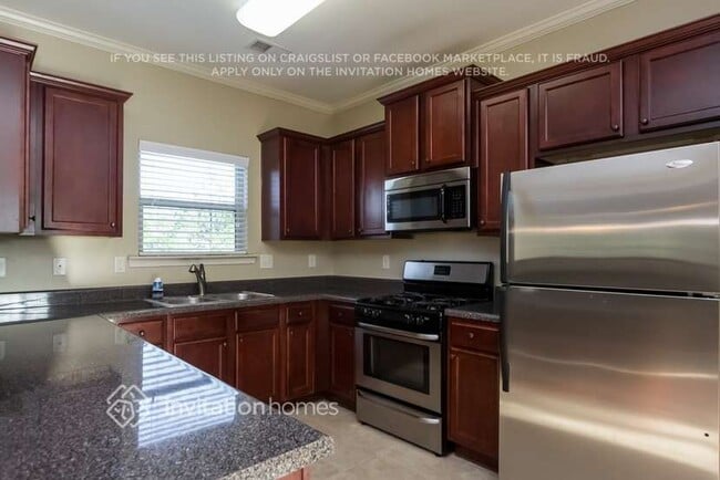 Building Photo - 2070 Hydrangea Ln