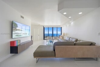 Building Photo - 20281 E Country Club Dr