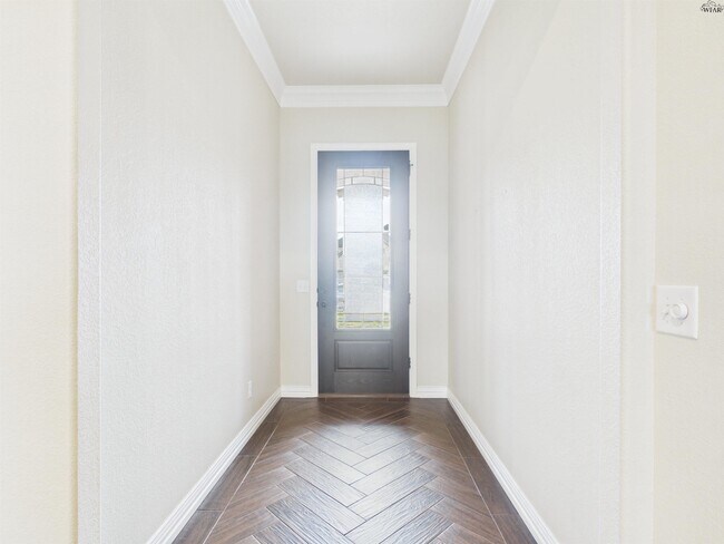 Foto del edificio - 4806 Falcon Crest Blvd