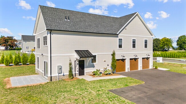 Building Photo - 9 June Dr