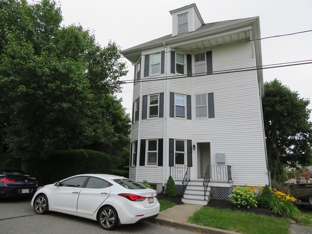 Primary Photo - 25 Newbury Ave