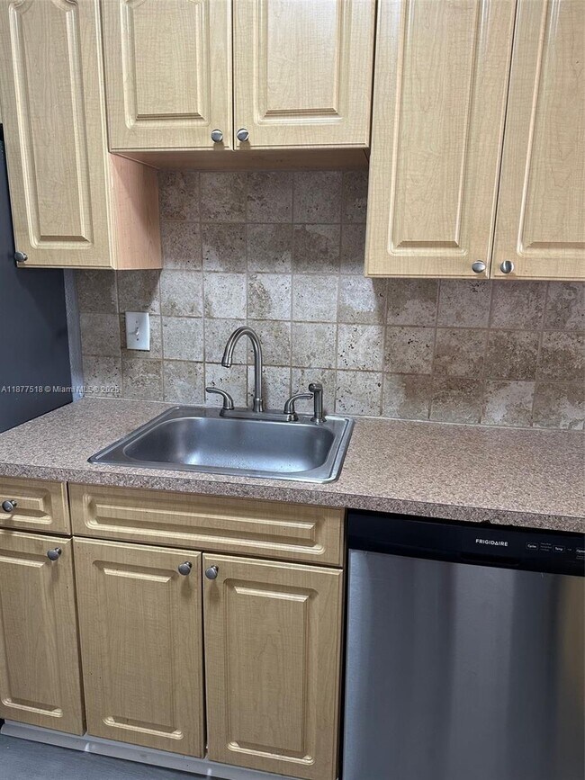 Foto del edificio - 9972 SW 88th St