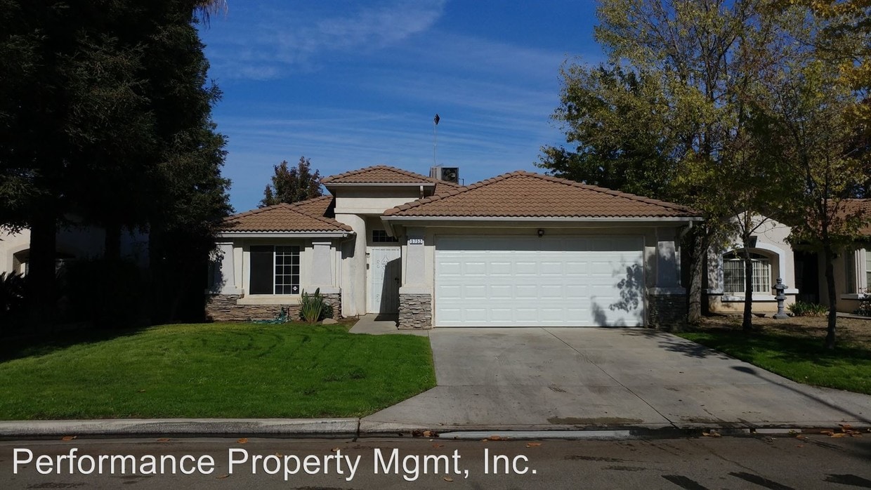 5752 W Stuart Ave, Fresno, CA 93722 House for Rent in Fresno, CA