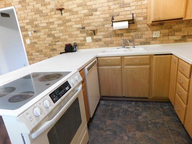 Foto del edificio - REDUCED - Home in Paradise Hills Sub-Division