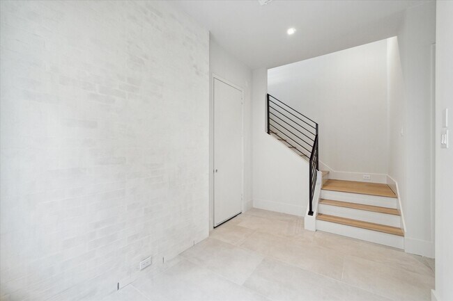 Building Photo - 1524 Welch St