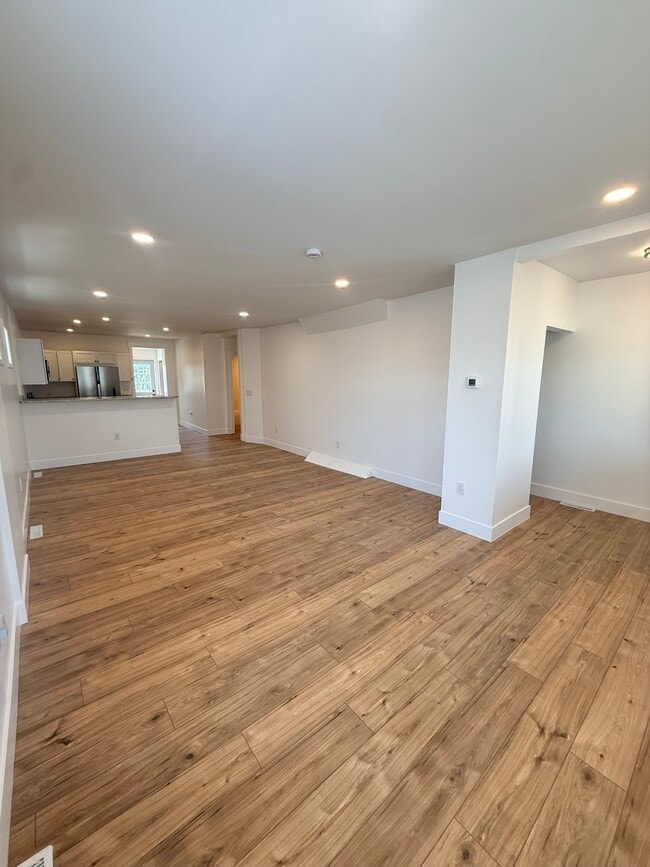 Building Photo - 908 Mount Rose Ave