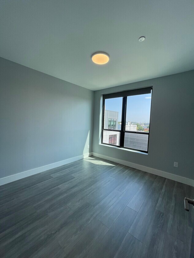 Foto principal - 367 Western Ave