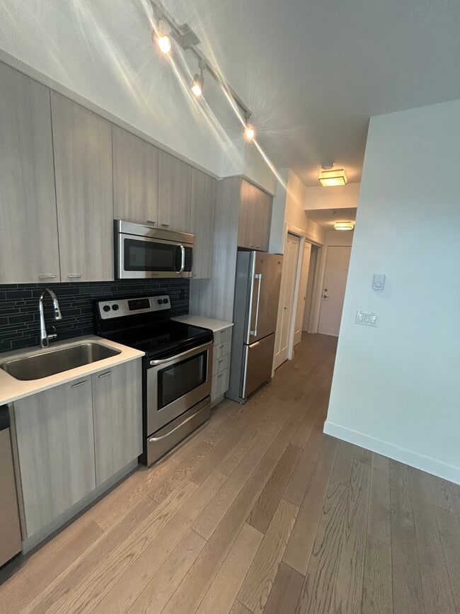 Building Photo - 3090 Gladwin Rd