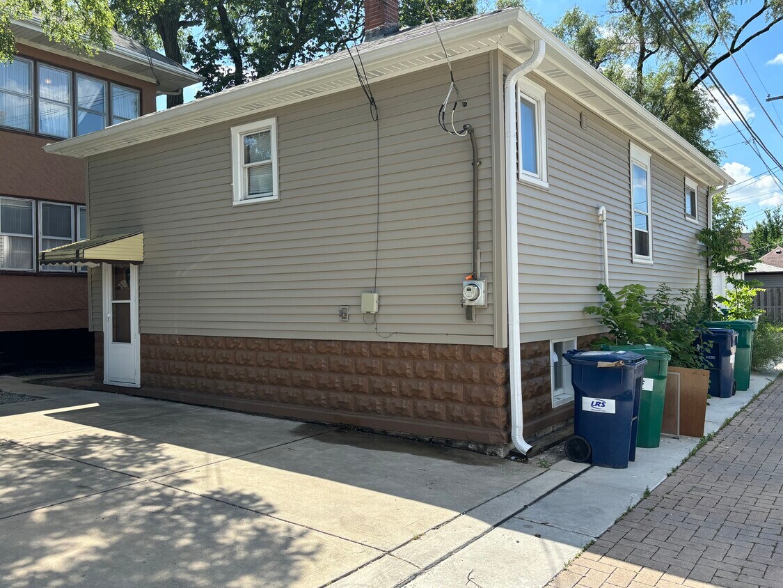 Primary Photo - 715 S Oak Park Ave