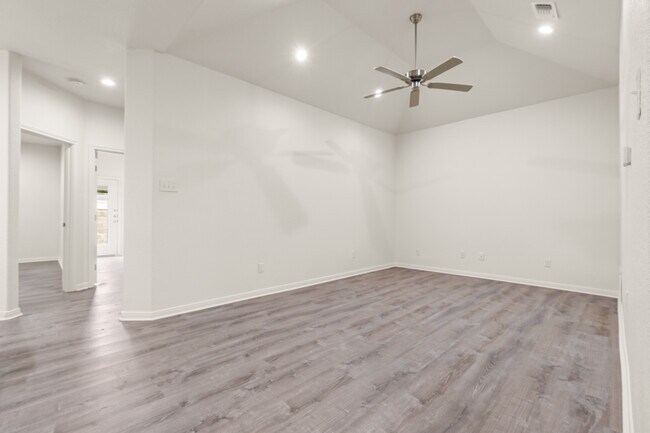 Foto del edificio - 525 E Spring Valley Rd