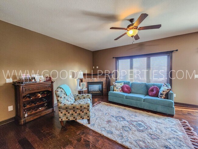 Foto del edificio - 3 Bedroom Detatched Townhome in Wes Des Mo...