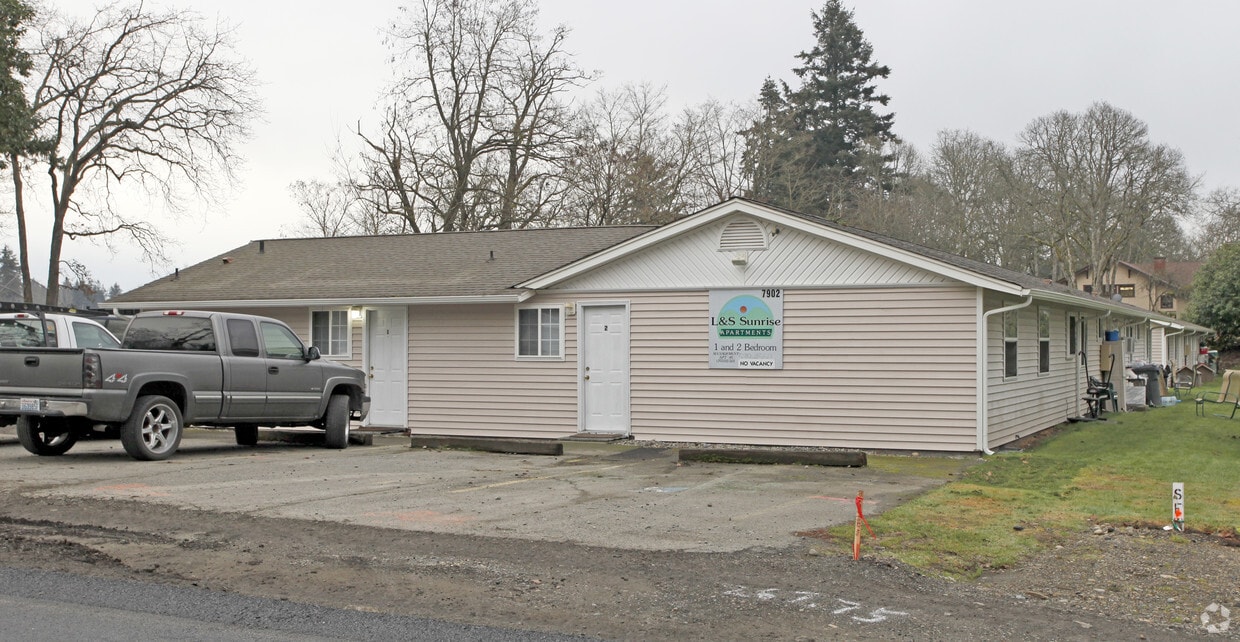 Primary Photo - L & S Sunrise Apartments