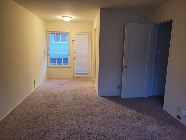 Living Room - 1644 Huntington Dr