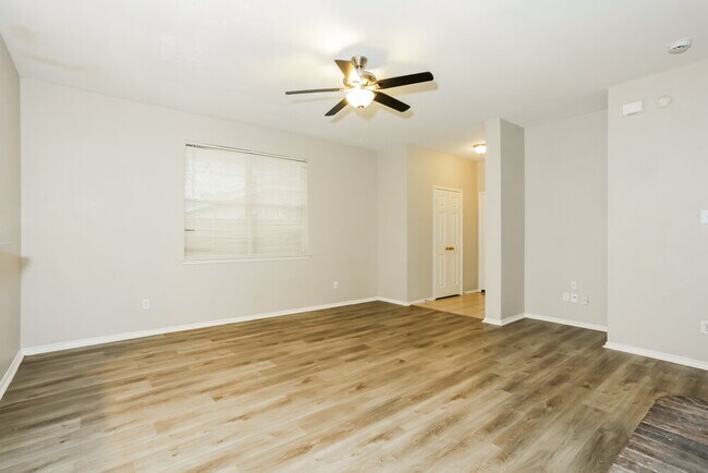 Building Photo - 1108 McKavett Dr