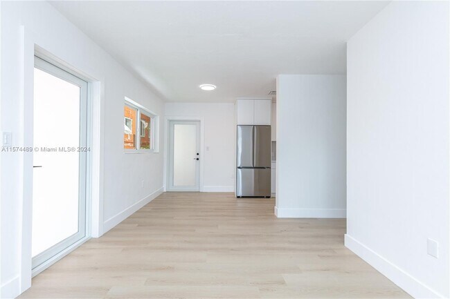 Foto del edificio - 1266 SW 6th St