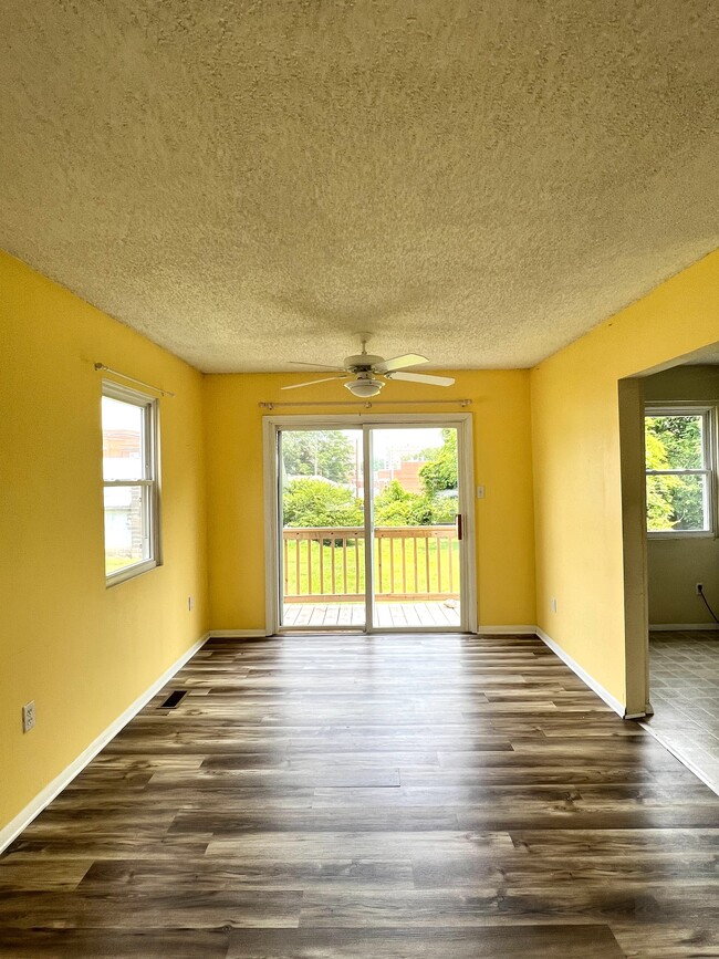 Living/Dining Area - 414 Hill St