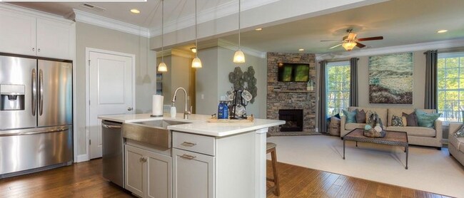 Building Photo - Beautiful like new home minutes from the l...