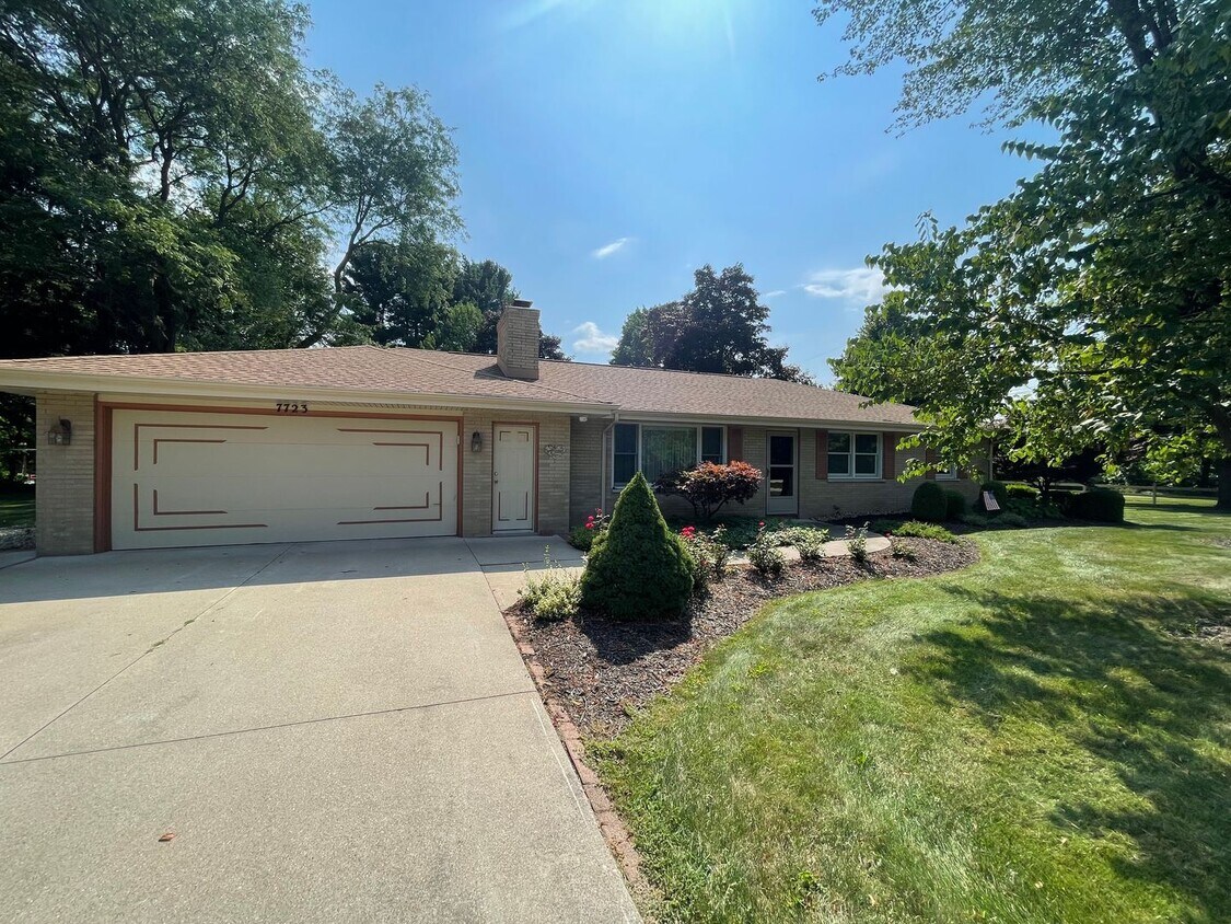 Foto principal - Three Bedroom Home in Richland