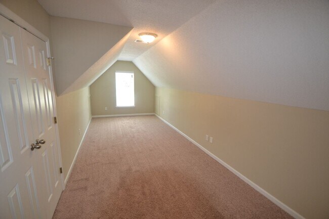 Building Photo - 157 Edison Dr