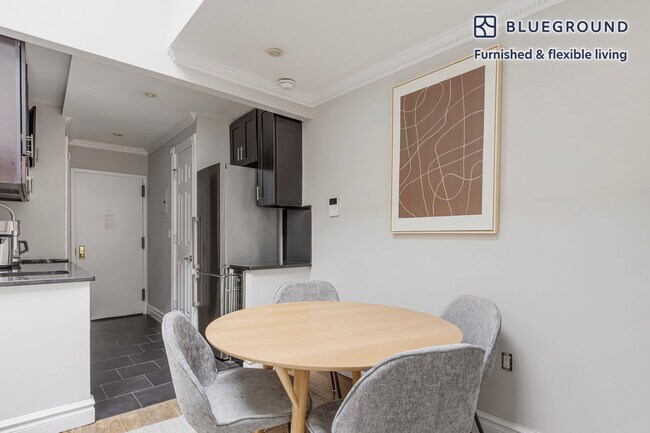 Building Photo - 120 Christopher St