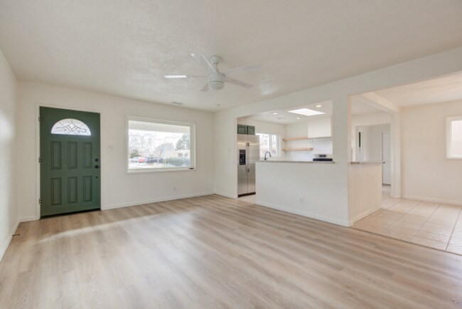 Building Photo - 7601 Hannett Ave NE