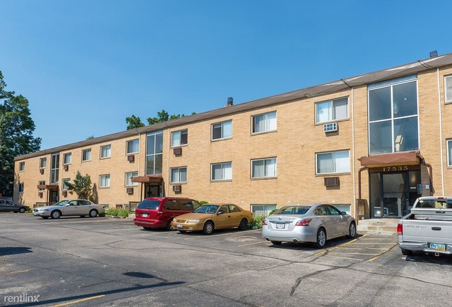 Building Photo - 1 br, 1 bath Apartment - Attache Apartments