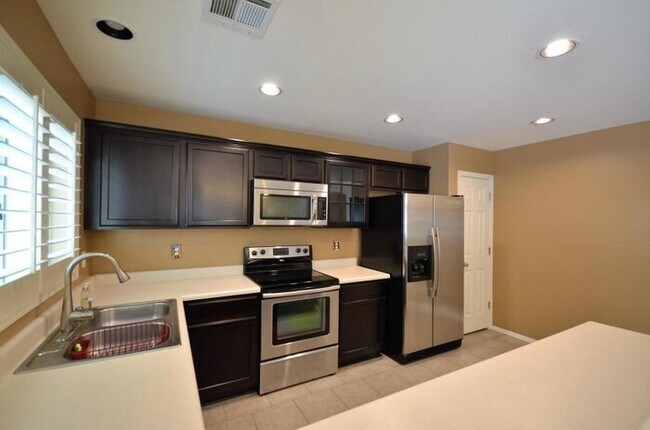 Building Photo - 995 S Cheshire Ln