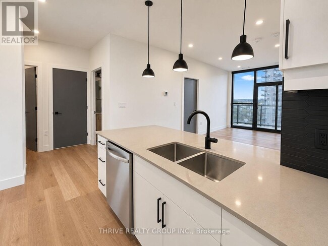 Building Photo - 100 Fullarton St