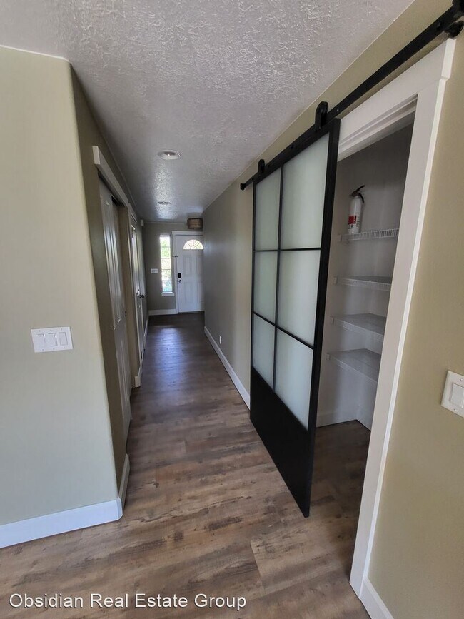 Building Photo - 3 br, 2 bath House - 2845 SW 31st Street
