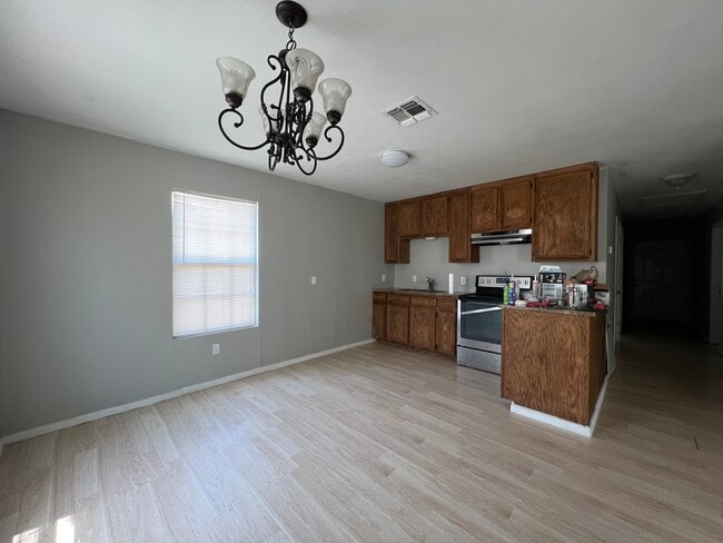 Building Photo - 428 1st St