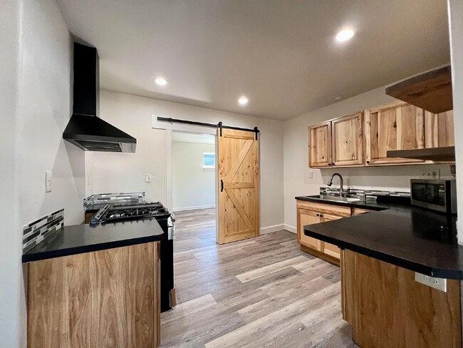 Foto del edificio - 61555 SE Alstrup Rd