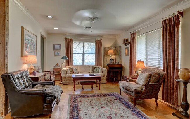 Foto del edificio - 104 Maplewood Dr