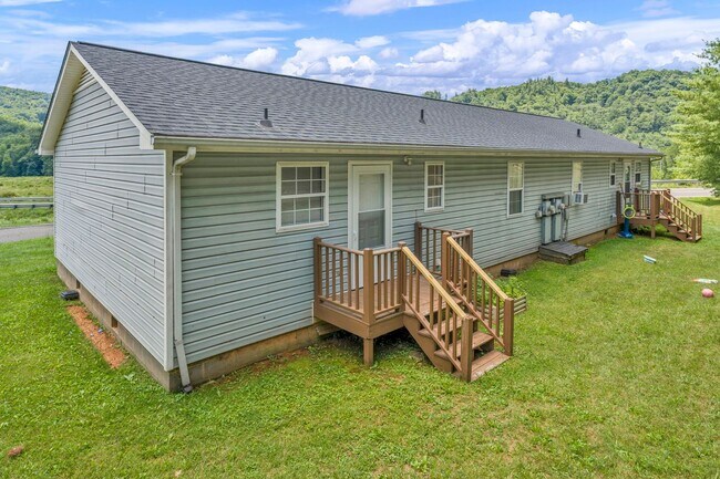 Building Photo - 7863 NC-163
