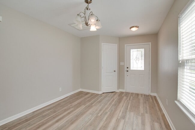Building Photo - 128 Farmington Dr