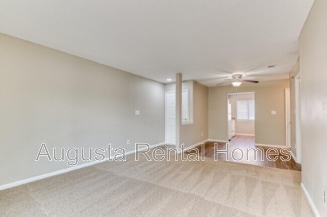 Foto del edificio - 3006C Strickland Court