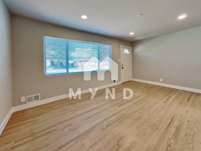 Building Photo - 10492 Marion Way