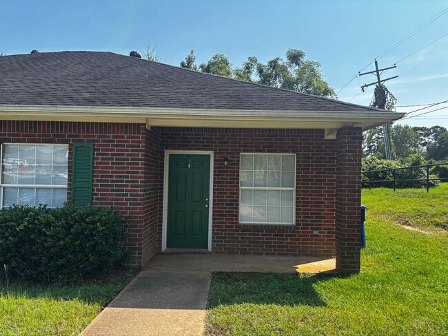 Building Photo - 2 bedroom 2 bath