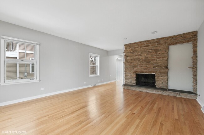 Foto del edificio - 2490 Green Bay Rd
