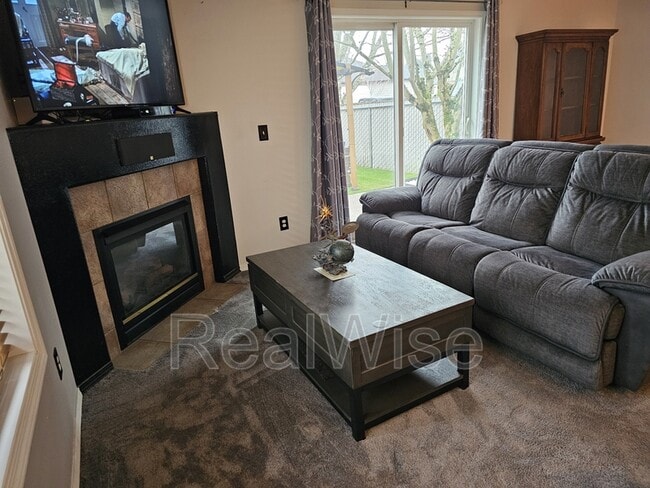 Building Photo - 3109 NE 118th Ave