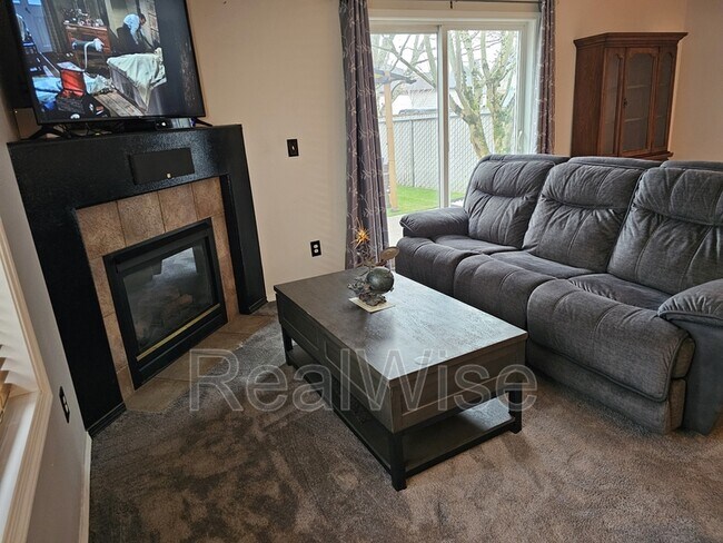 Foto del edificio - 3109 NE 118th Ave