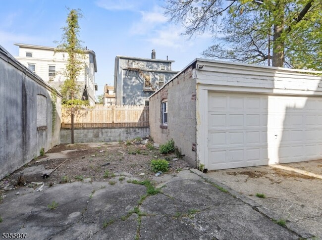 Building Photo - 125 Columbia Ave