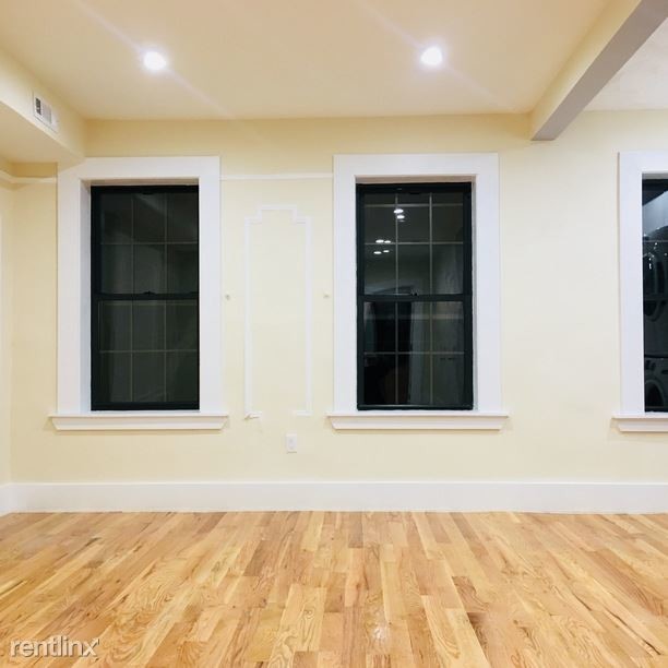 Building Photo - 1034 Bedford Ave