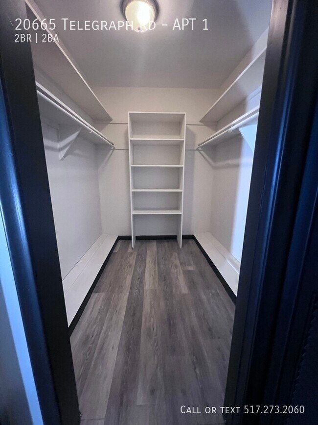 Building Photo - 2B/2B Remodeled Apartment