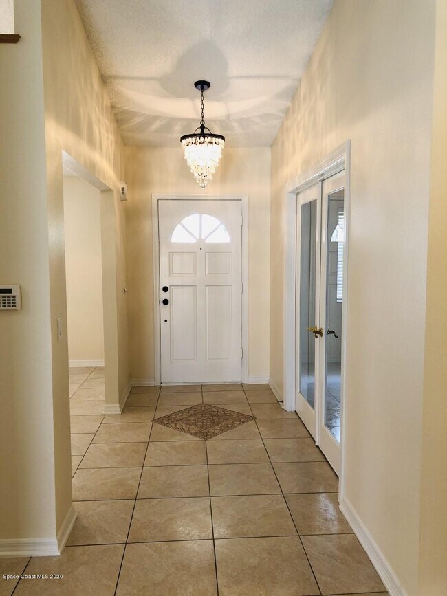 Building Photo - 270 Quail Dr