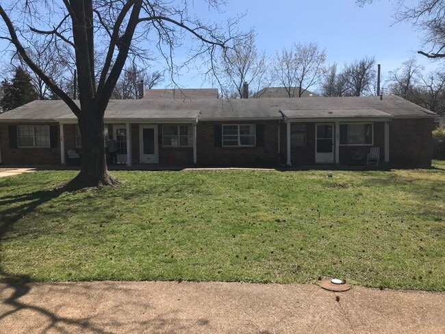 Front of building - 540 Wooddell Ct