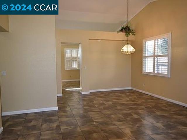 Foto del edificio - 5410 Lakespring Dr