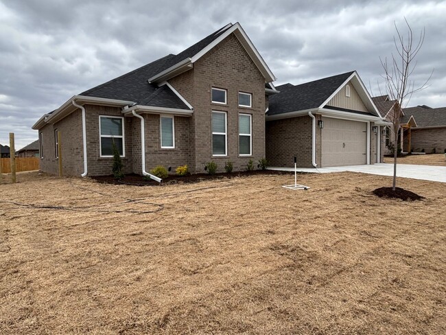 Building Photo - Cozy 4 Bedroom/2.5 Bath Home in a Wonderfu...