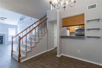 Building Photo - 449 Harris St